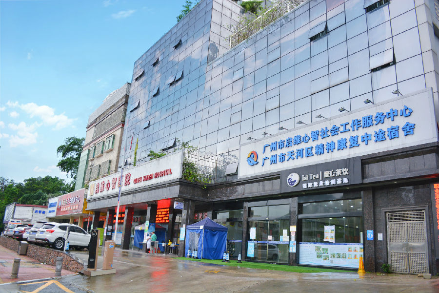 医院大门(1).jpg