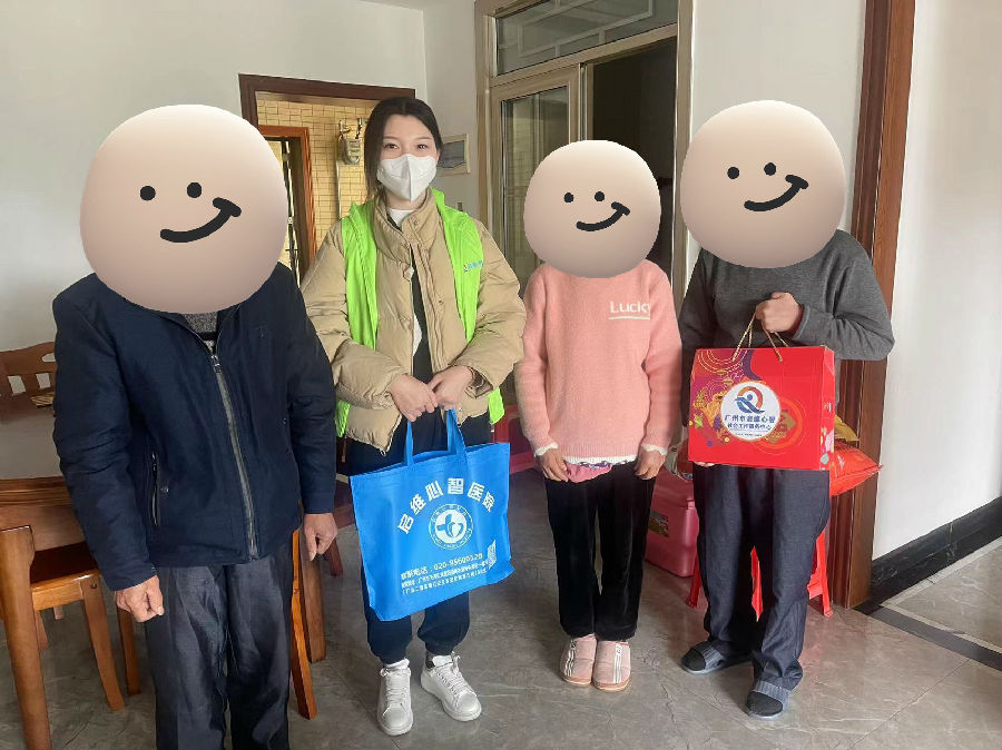 新龙镇慰问探访.jpg